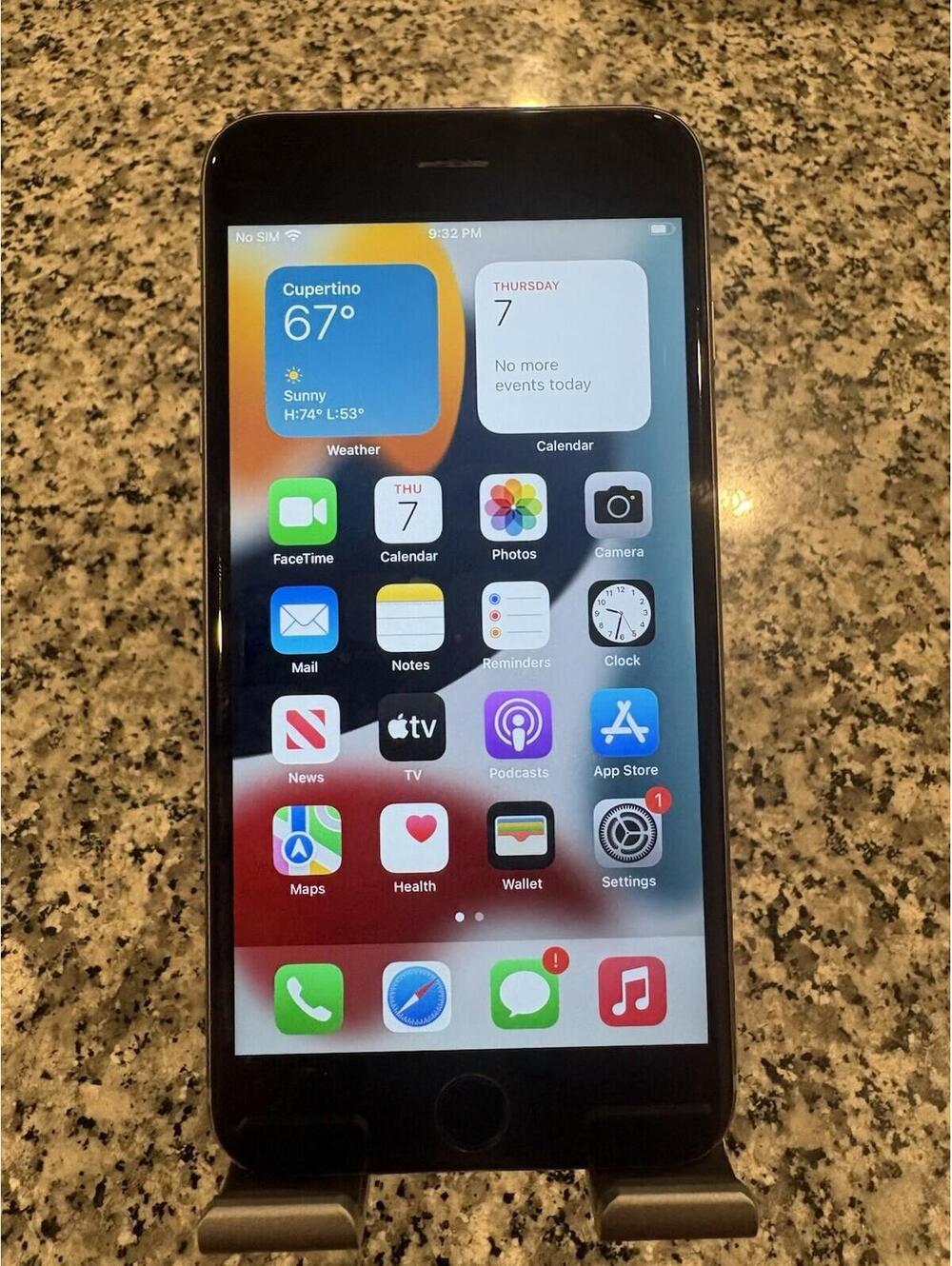 Apple iPhone 7 Plus - 16 GB - Black(Carrier Locked Cricket) Battery Health 80% O